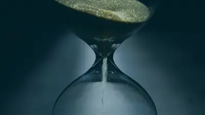 Reloj de arena, símbolo de la necesidad de revisar periódicamente una estructura patrimonial.